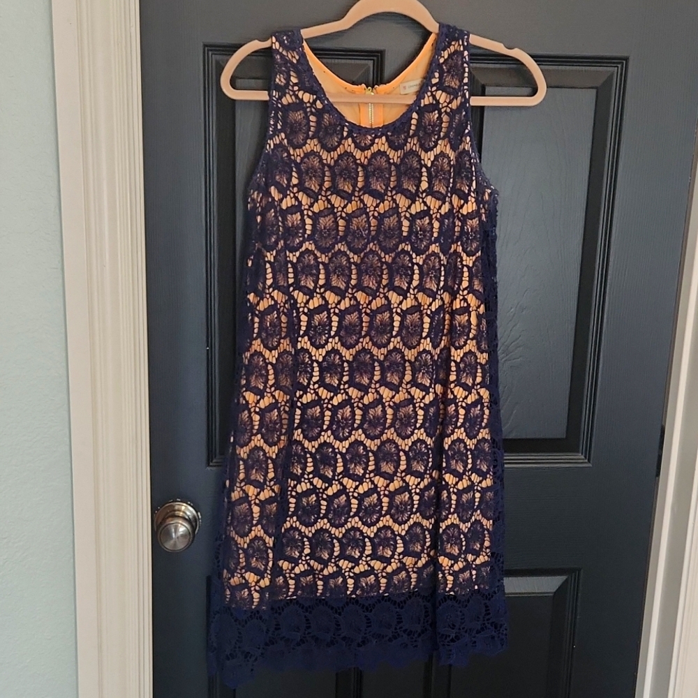 EUC Cremieux women's size small, lace navy dress with light peach underlay